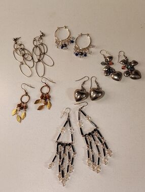 3/$15 SALE! Set Of Earrings 6 Different Styles